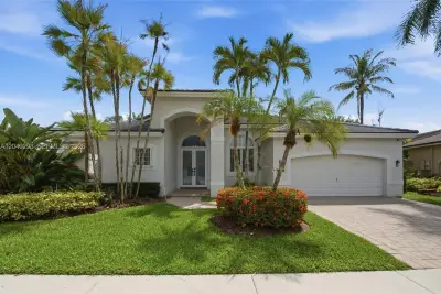 2542 Eagle Run Dr, Weston: photo 1 of 36