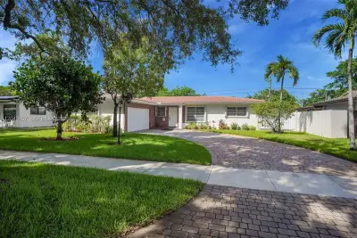 14375 Lake Candlewood Ct, Miami Lakes: photo 1 of 26