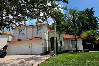 11310 NW 61st St, Doral: photo 1 of 50