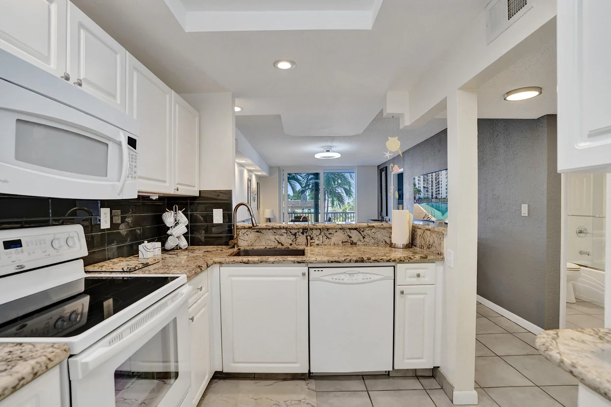 1391 S Ocean Blvd #309, Pompano Beach: photo 1 of 50