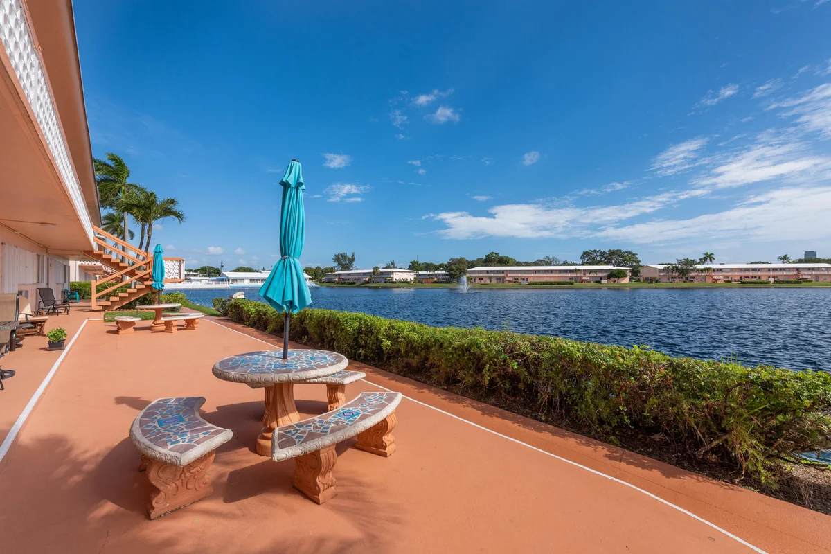 925 SW 11th Ave #3j, Hallandale Beach: photo 1 of 28