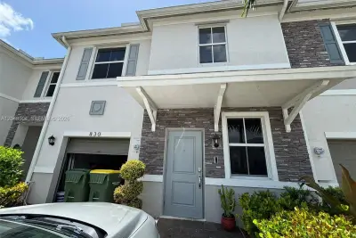 830 SE 19th St, Homestead: photo 1 of 15