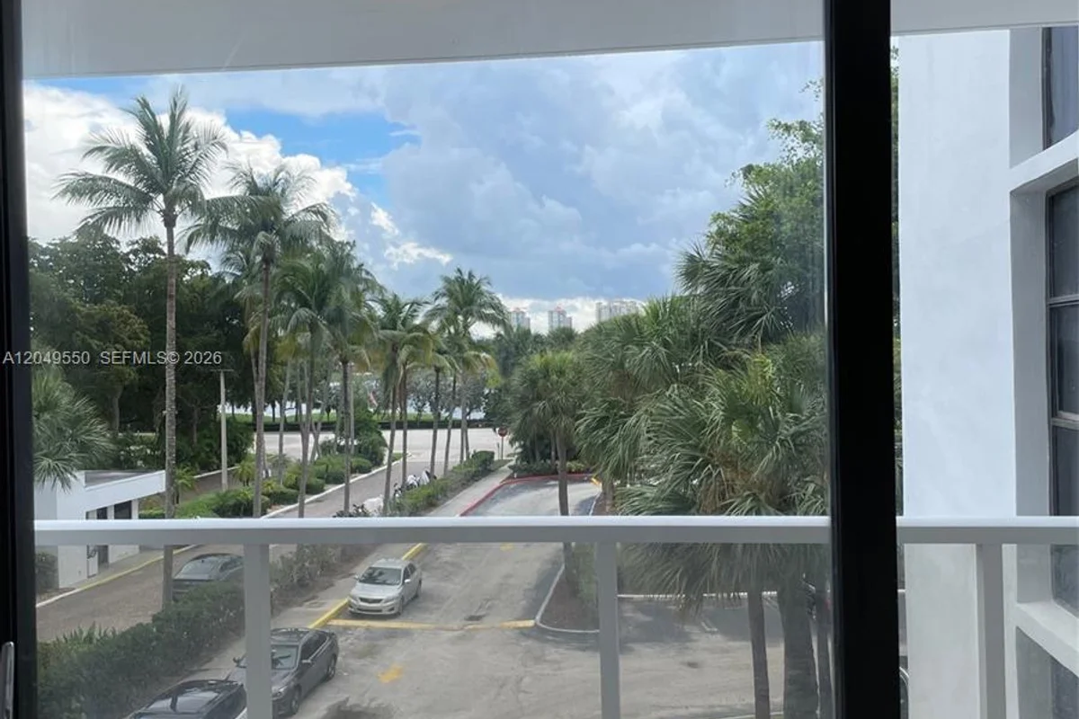 3731 N Country Club Dr #323, Aventura: photo 1 of 12