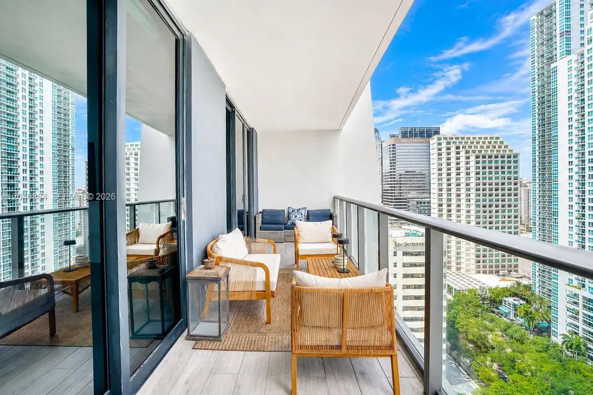1010 Brickell Ave #2402, Miami: photo 1 of 27