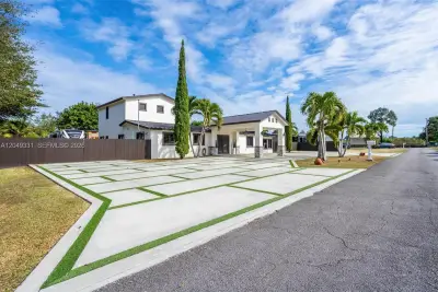 20221 SW 318th St, Homestead: photo 1 of 76