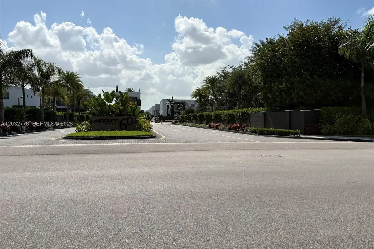 7433 NW 99th Ave, Doral: photo 1 of 29