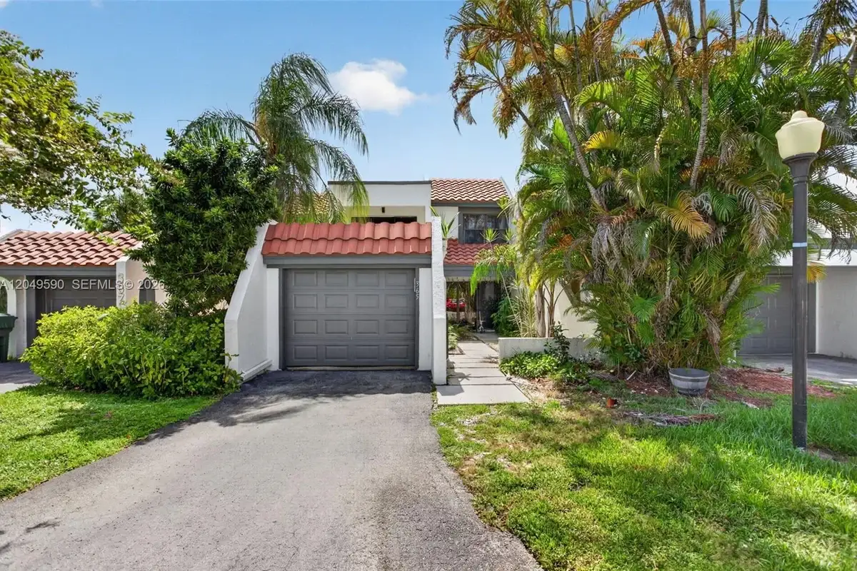 365 Fern Dr #7-2, Weston: photo 1 of 35