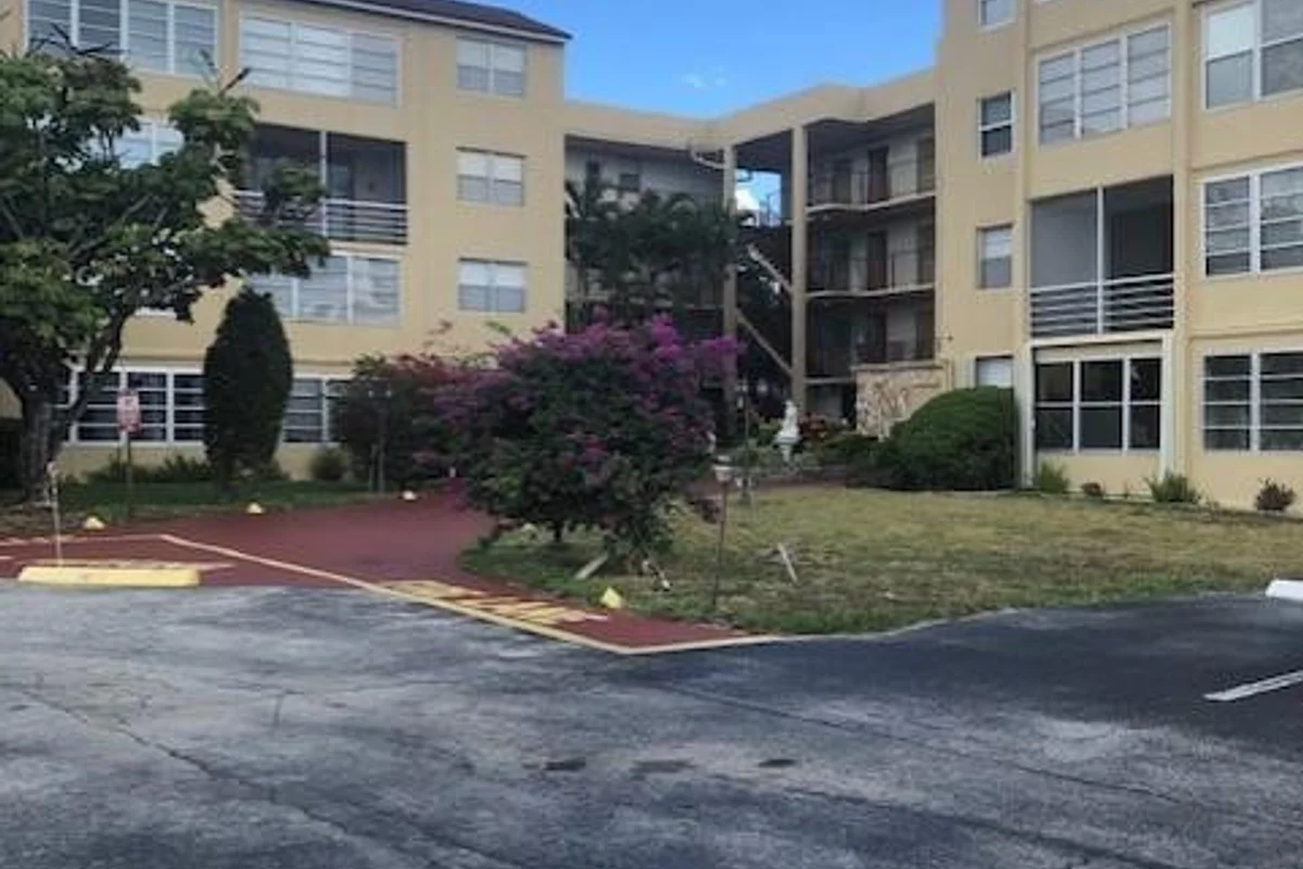 2801 Somerset Dr #209, Lauderdale Lakes: photo 1 of 22