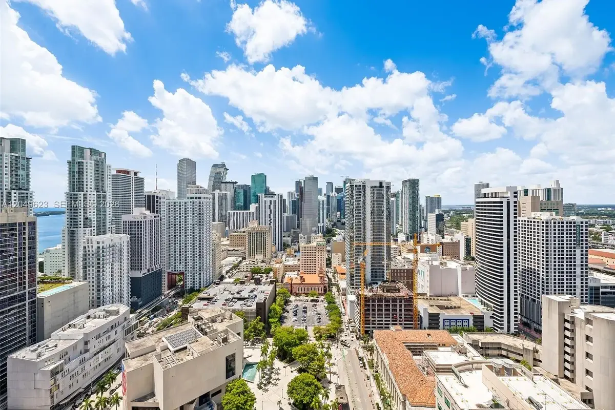121 NE 5th St #3703, Miami: photo 1 of 63