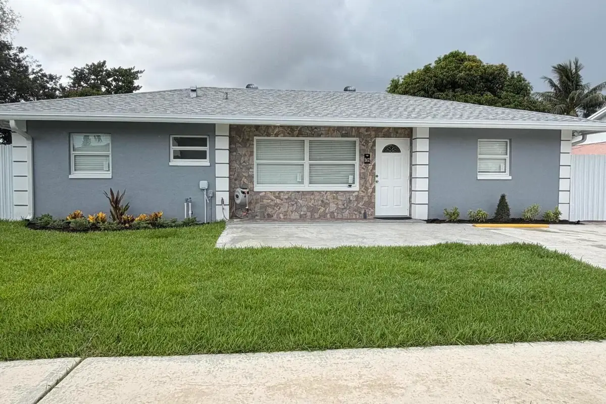 5612 S 36th St, Lake Worth: photo 1 of 22