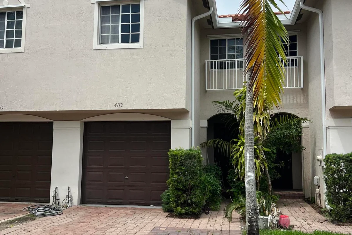4113 Napoli Lake Dr, Riviera Beach: photo 1 of 14