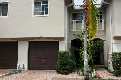 4113 Napoli Lake Dr, Riviera Beach: photo 1 of 14