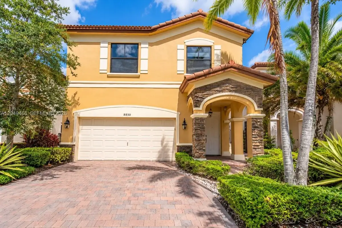 8850 NW 99th Path, Doral: photo 1 of 33