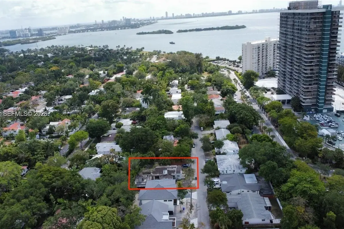 751 NE 70th St, Miami: photo 1 of 1
