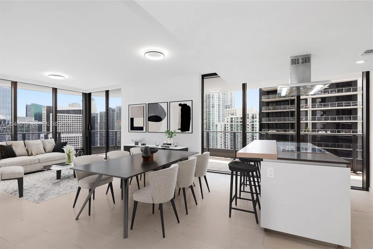 1000 Brickell Plz #4015, Miami: photo 1 of 56