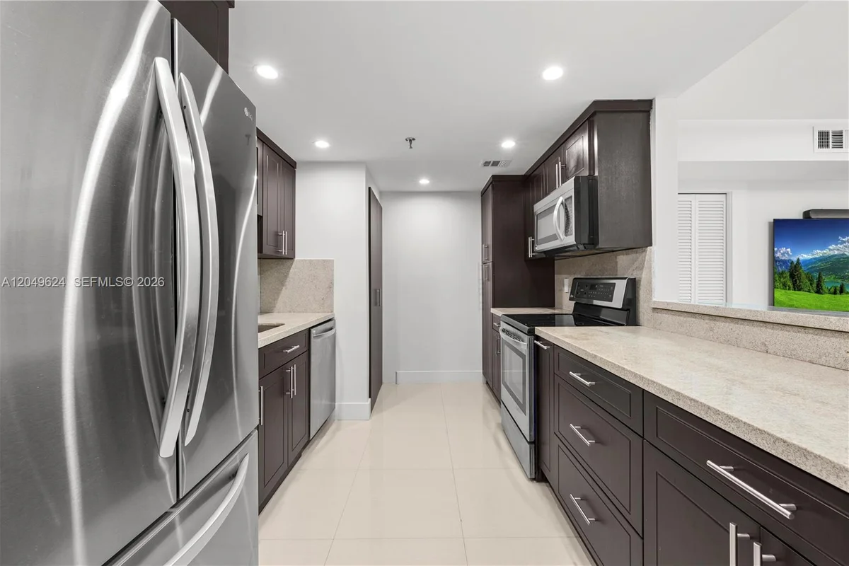 2457 Collins Ave #307, Miami Beach: photo 1 of 32