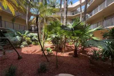 8625 NW 8th St #420, Miami: photo 1 of 31