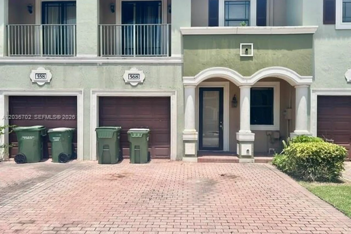 568 NE 35th Ave, Homestead: photo 1 of 30