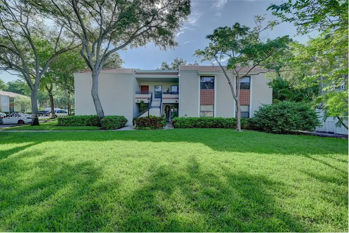 9858 NW 3rd St, Plantation: photo 1 of 38