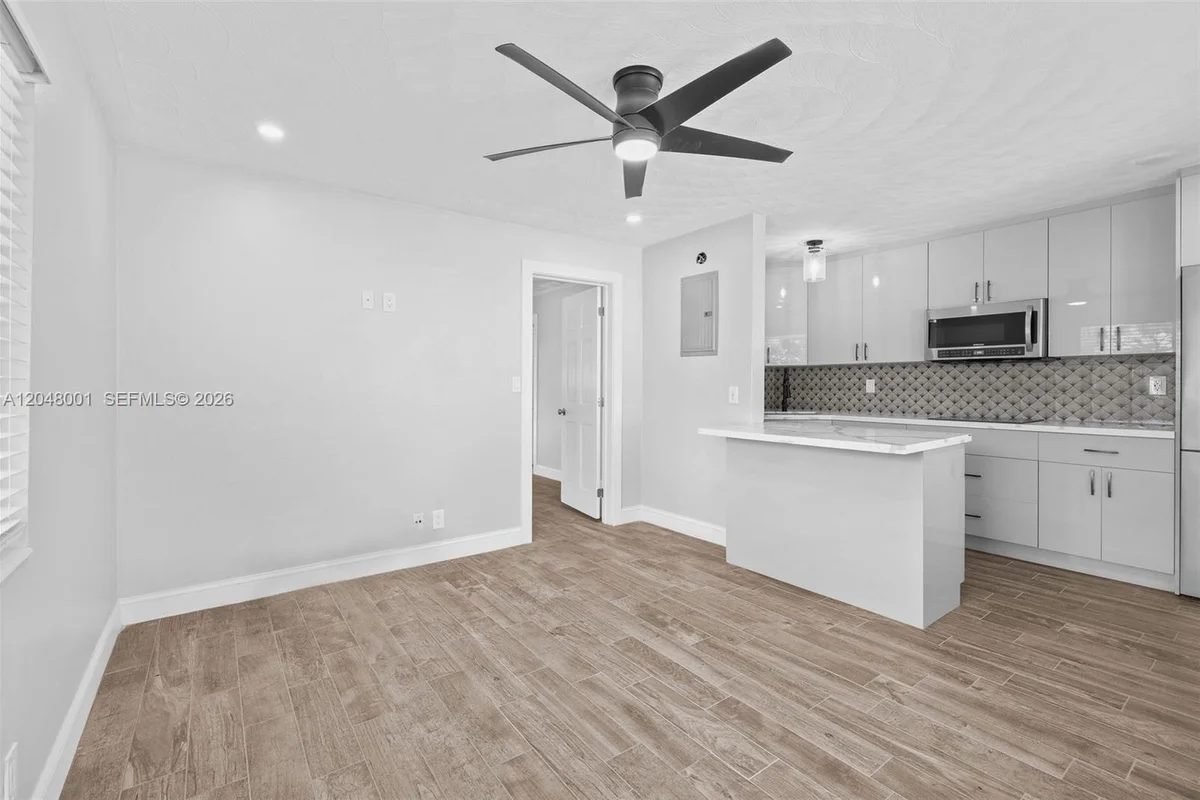 1634 NE 4th Pl, Fort Lauderdale: photo 1 of 59