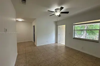 2640 NE 8th Ave #17, Wilton Manors: photo 1 of 35