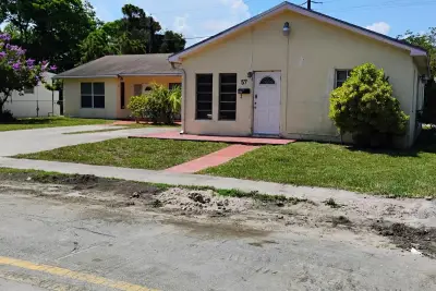 57 SE 12th St, Dania Beach: photo 1 of 1