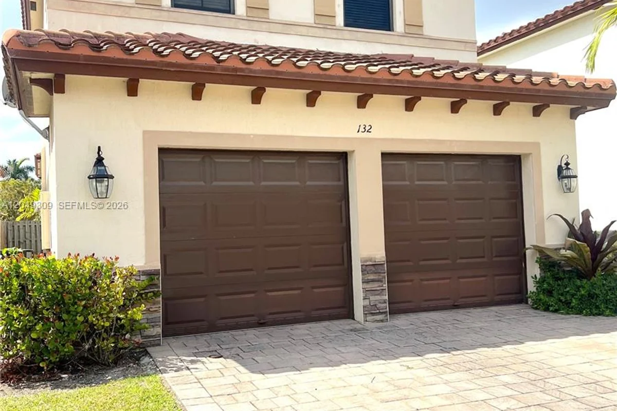 132 NE 24th Ave, Homestead: photo 1 of 27