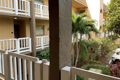 9201 Sunrise Lakes Blvd #205, Sunrise: photo 1 of 28
