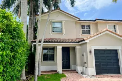 4163 NE 11th St, Homestead: photo 1 of 16