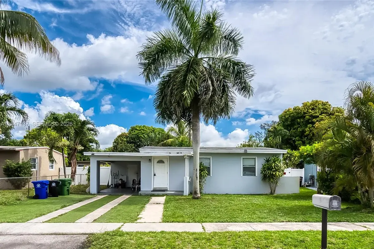 1013 NW 12th St, Fort Lauderdale: photo 1 of 36