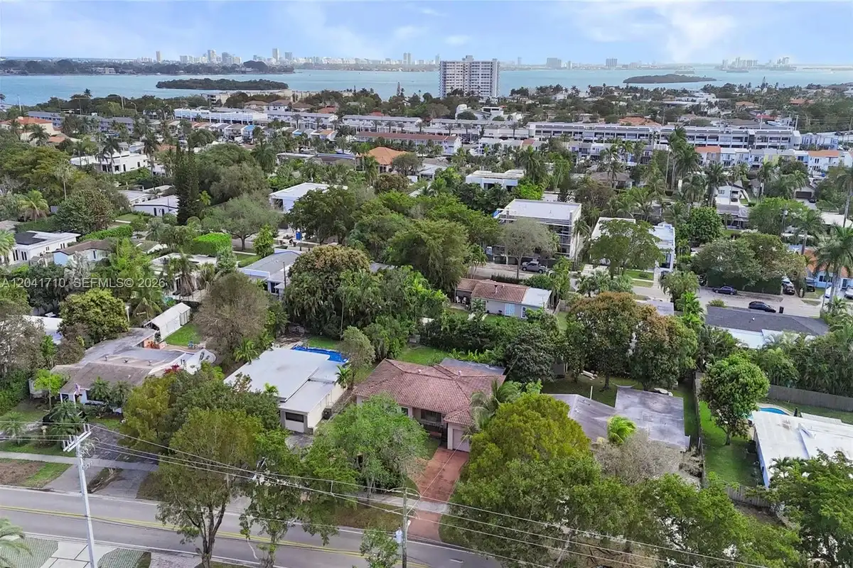 2070 Keystone Blvd, North Miami: photo 1 of 10