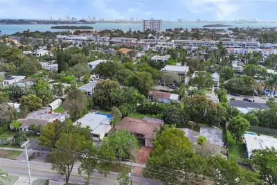 2070 Keystone Blvd, North Miami: photo 1 of 10