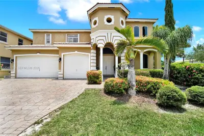 20765 SW 89th Ave, Cutler Bay: photo 1 of 40