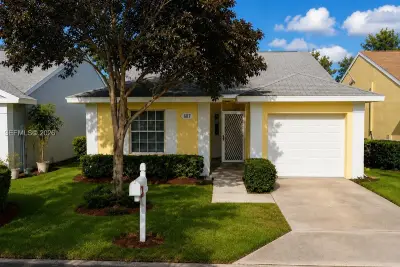 687 SE 22nd Dr, Homestead: photo 1 of 25