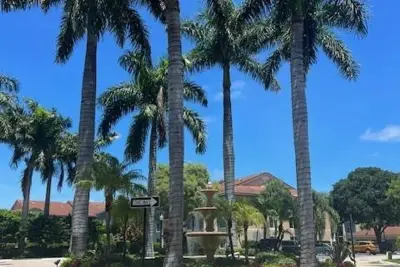 201 Villa Cir, Boynton Beach: photo 1 of 16