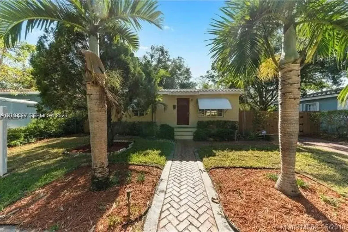 12110 NE 11th Pl, North Miami: photo 1 of 1