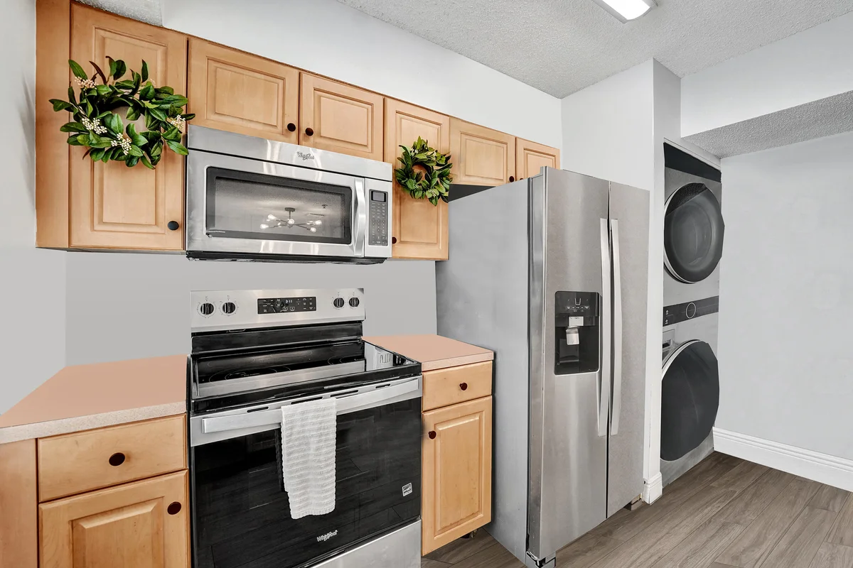 173 Riviera Cir, Weston: photo 1 of 40
