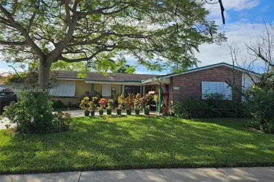 12340 SW 41st St #1, Miami: photo 1 of 6