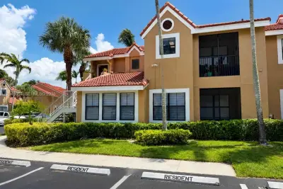 15560 SW 104th Ter #611, Miami: photo 1 of 37