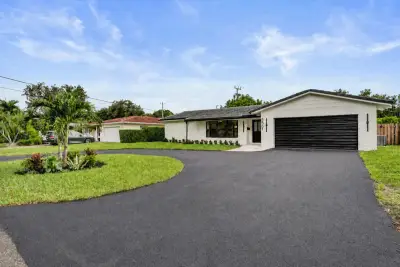 5561 NE 26th Ave, Fort Lauderdale: photo 1 of 42