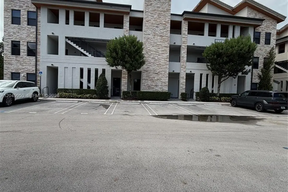 8195 NW 104th Ave #22, Doral: photo 1 of 26