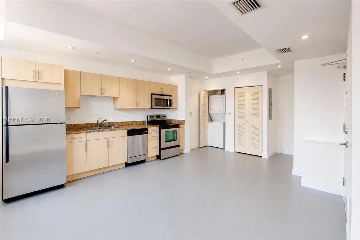 111 E Flagler St #810, Miami: photo 1 of 13