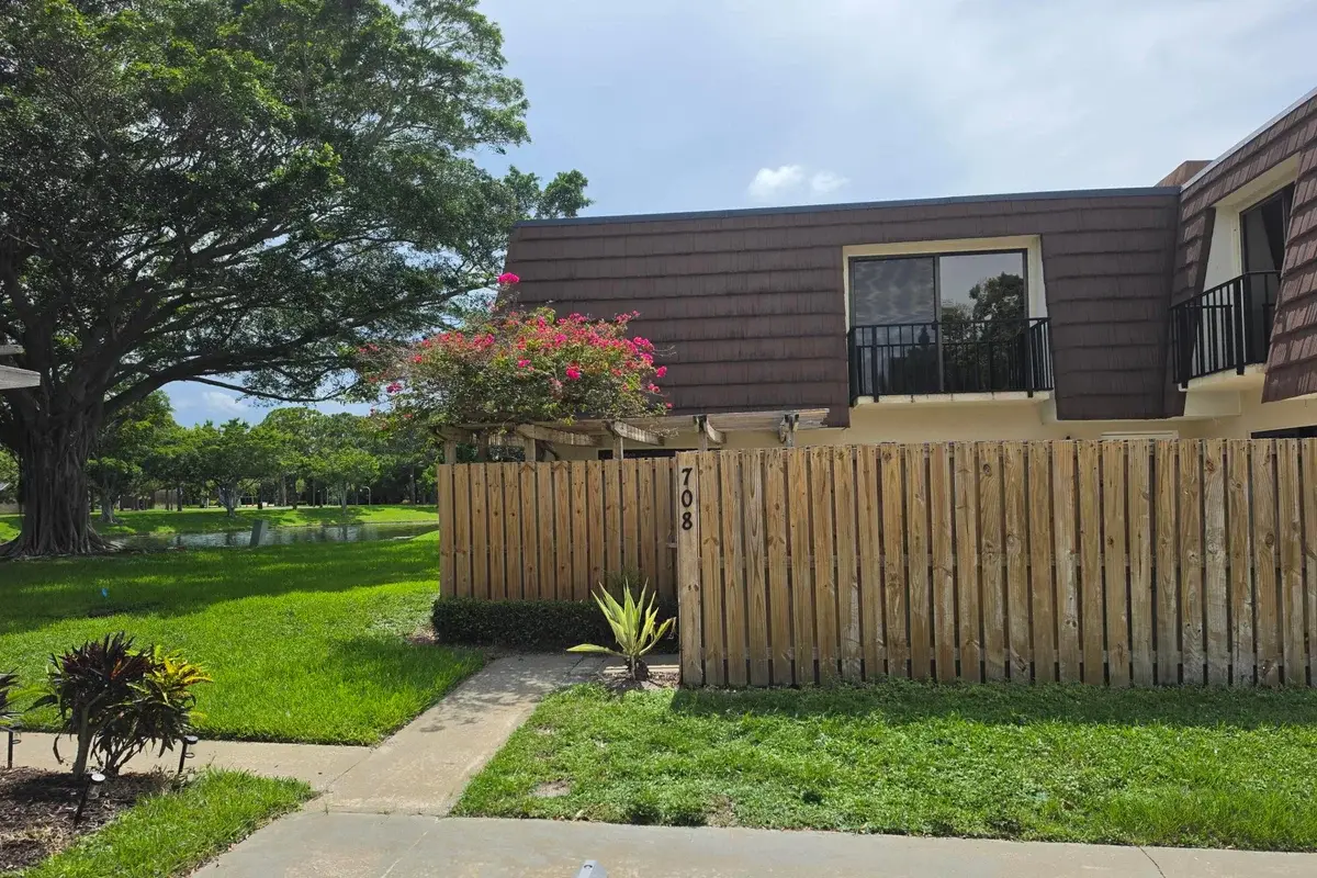 708 7th Ln, Palm Beach Gardens: photo 1 of 28