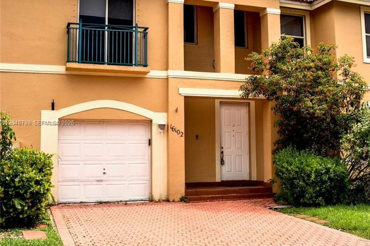 16102 NW 22nd St, Pembroke Pines: photo 1 of 17