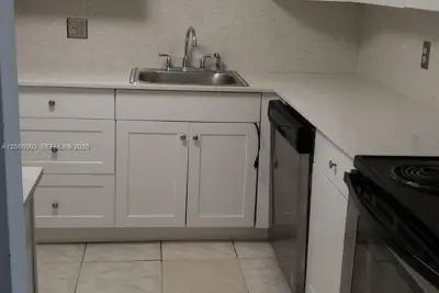 500 Executive Center Dr #4E, West Palm Beach: photo 1 of 22