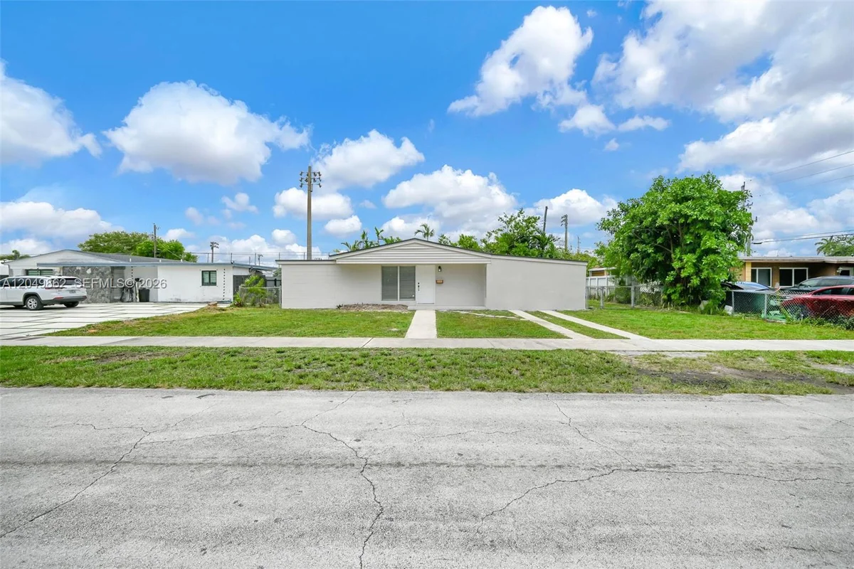 1380 W 60th Ter, Hialeah: photo 1 of 59