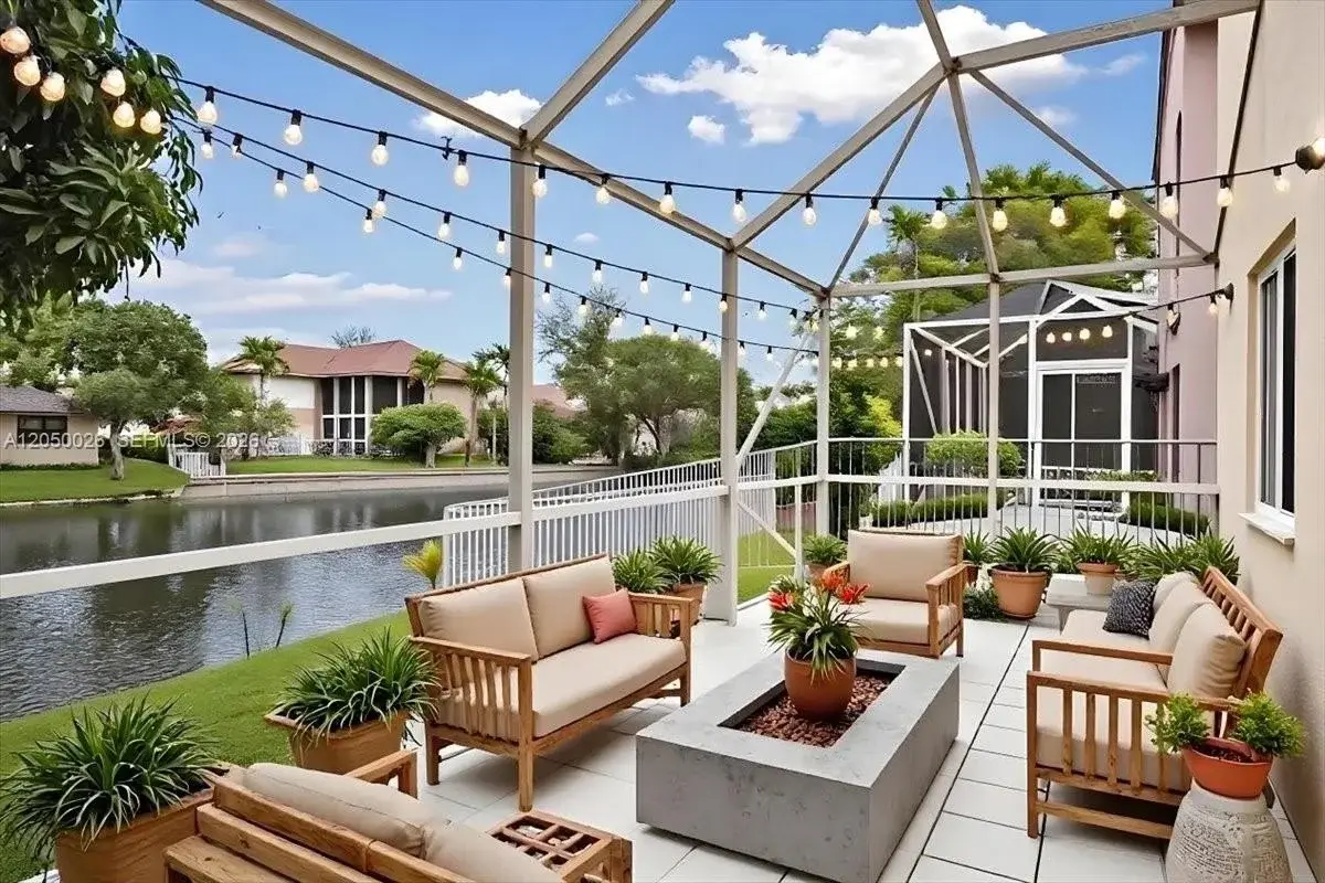 9847 Fairway Cove Ln, Plantation: photo 1 of 81