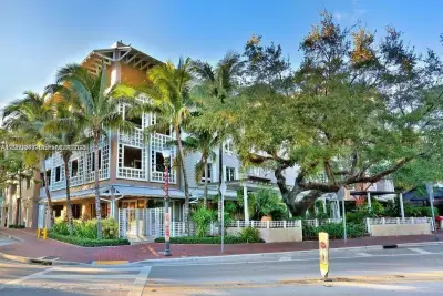 3540 Main Hwy #204, Miami: photo 1 of 9