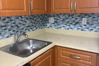 7110 NW 179th St #211, Hialeah: photo 1 of 7