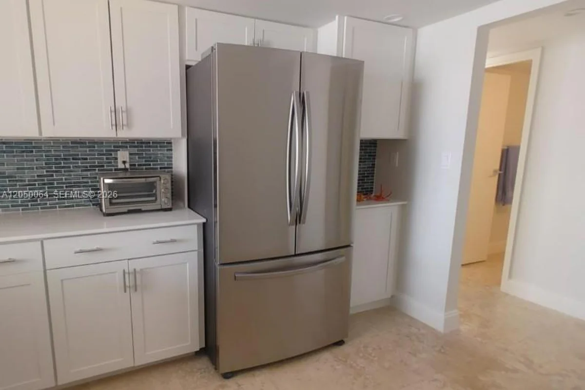 1000 Parkview Dr #125, Hallandale Beach: photo 1 of 56